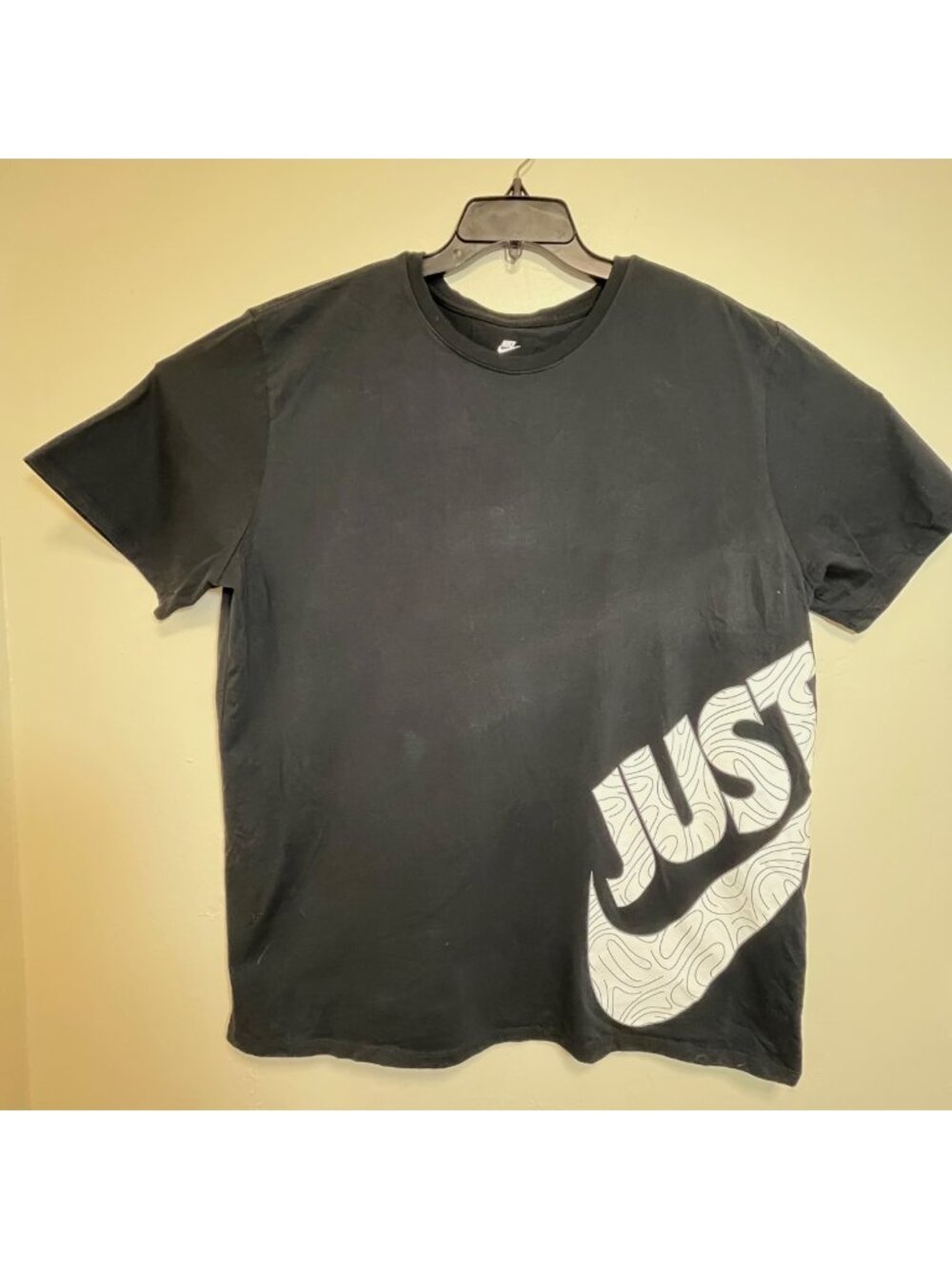 The Nike Tee Big Swoosh Black White Just Do it Men's 2XL Graphic T-Shirt